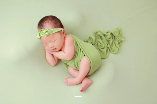 琼中宝宝边吃边拉正常吗